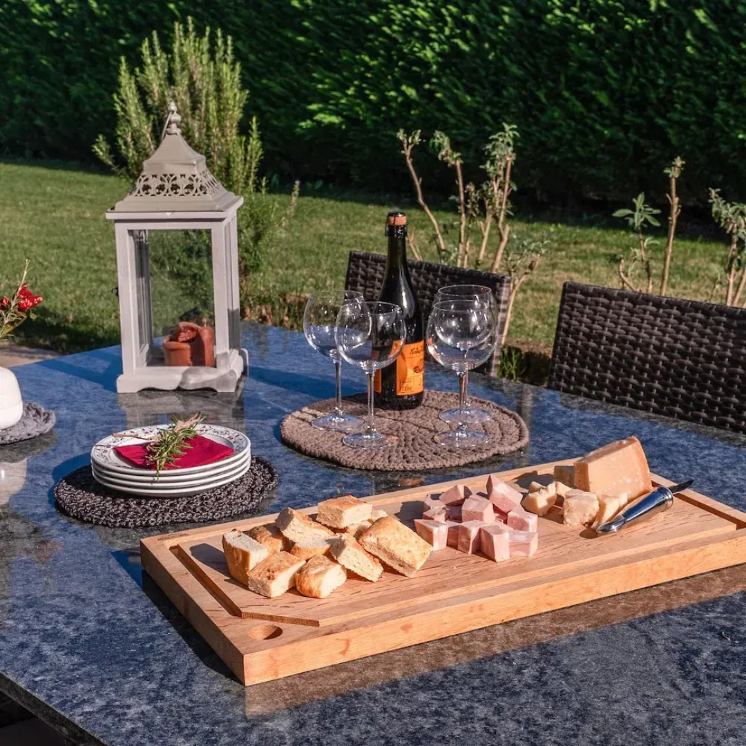 F Tale Country House