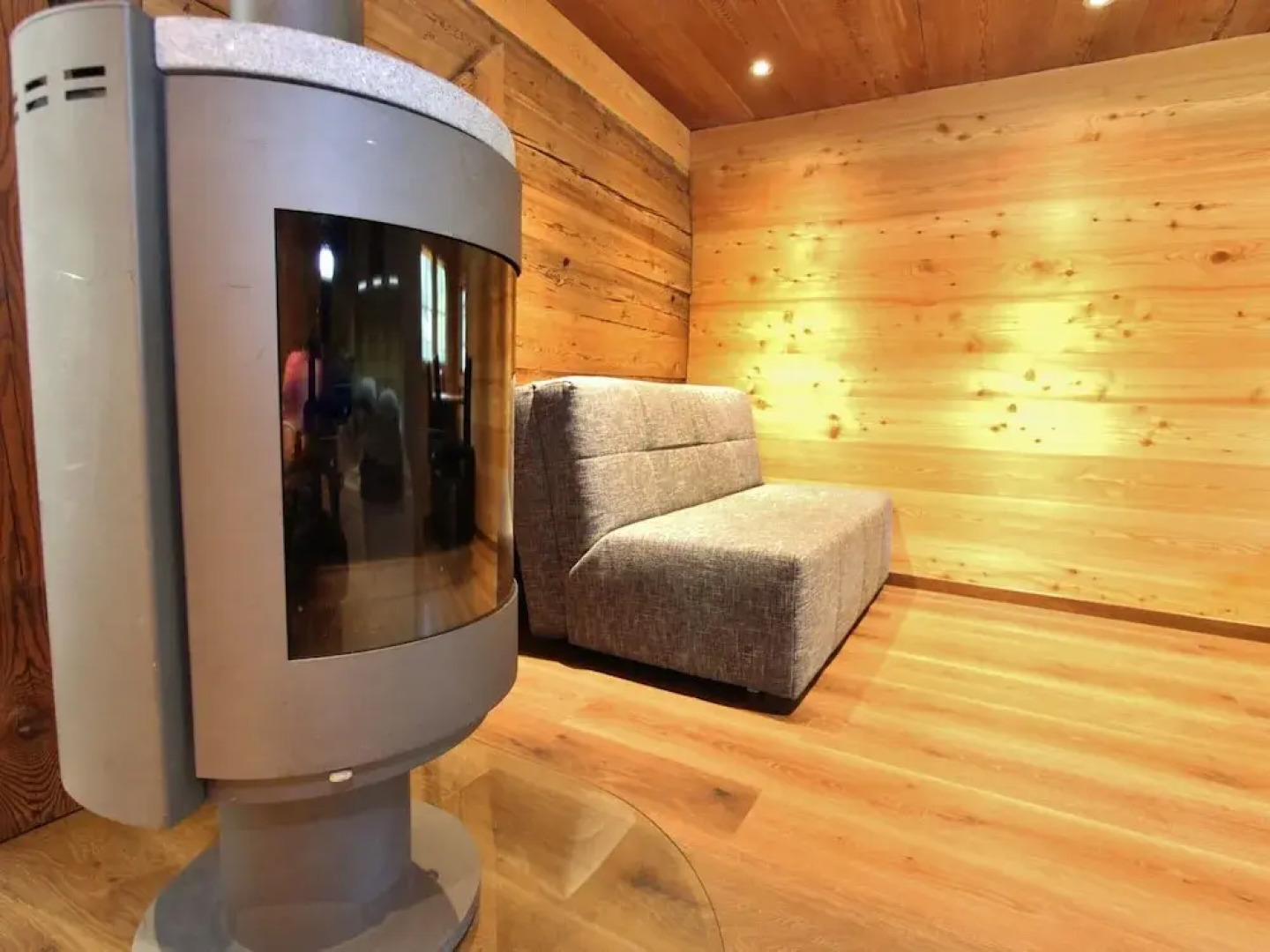 Mountain View Holiday Home in Binntal near Lengtal Deck