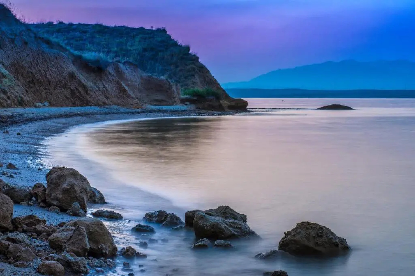 Beachfront Skoblar Holiday Home with Seaview