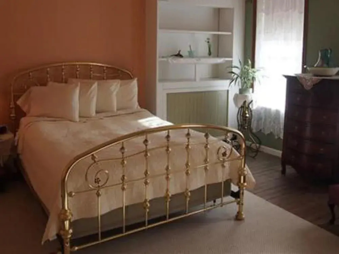 The Maid's Quarters Bed Breakfast & Tearoom
