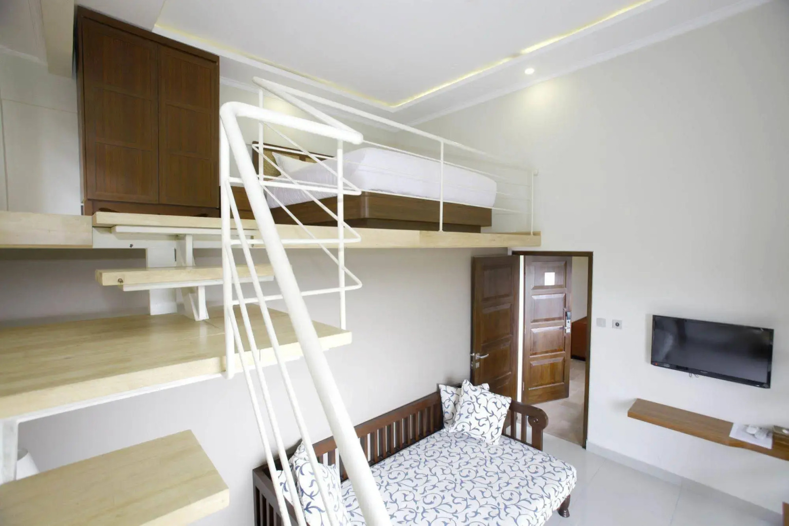 RedDoorz Plus @ Rumah Kandjani