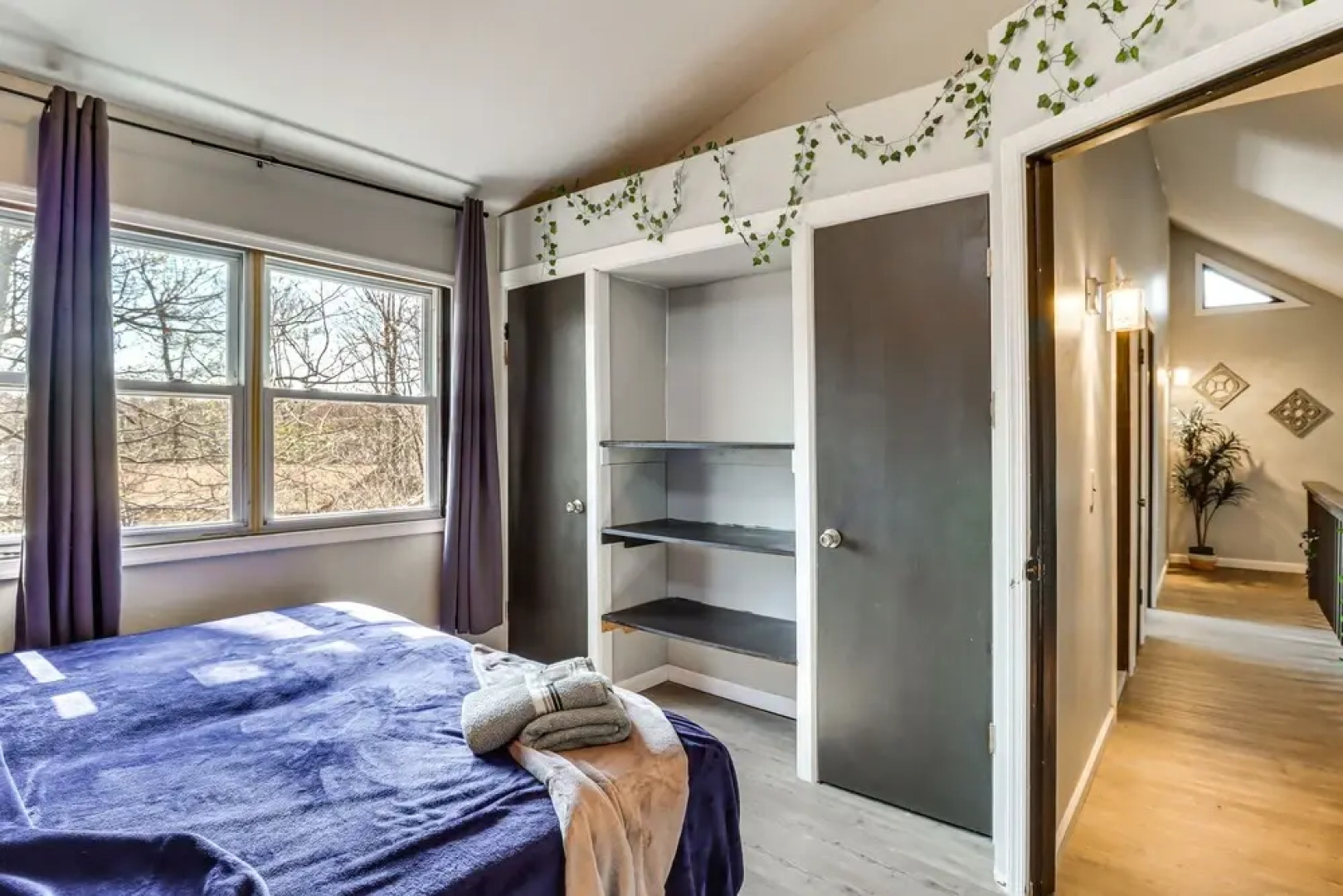 Pet-friendly Tobyhanna Retreat w/ Deck & Playset!