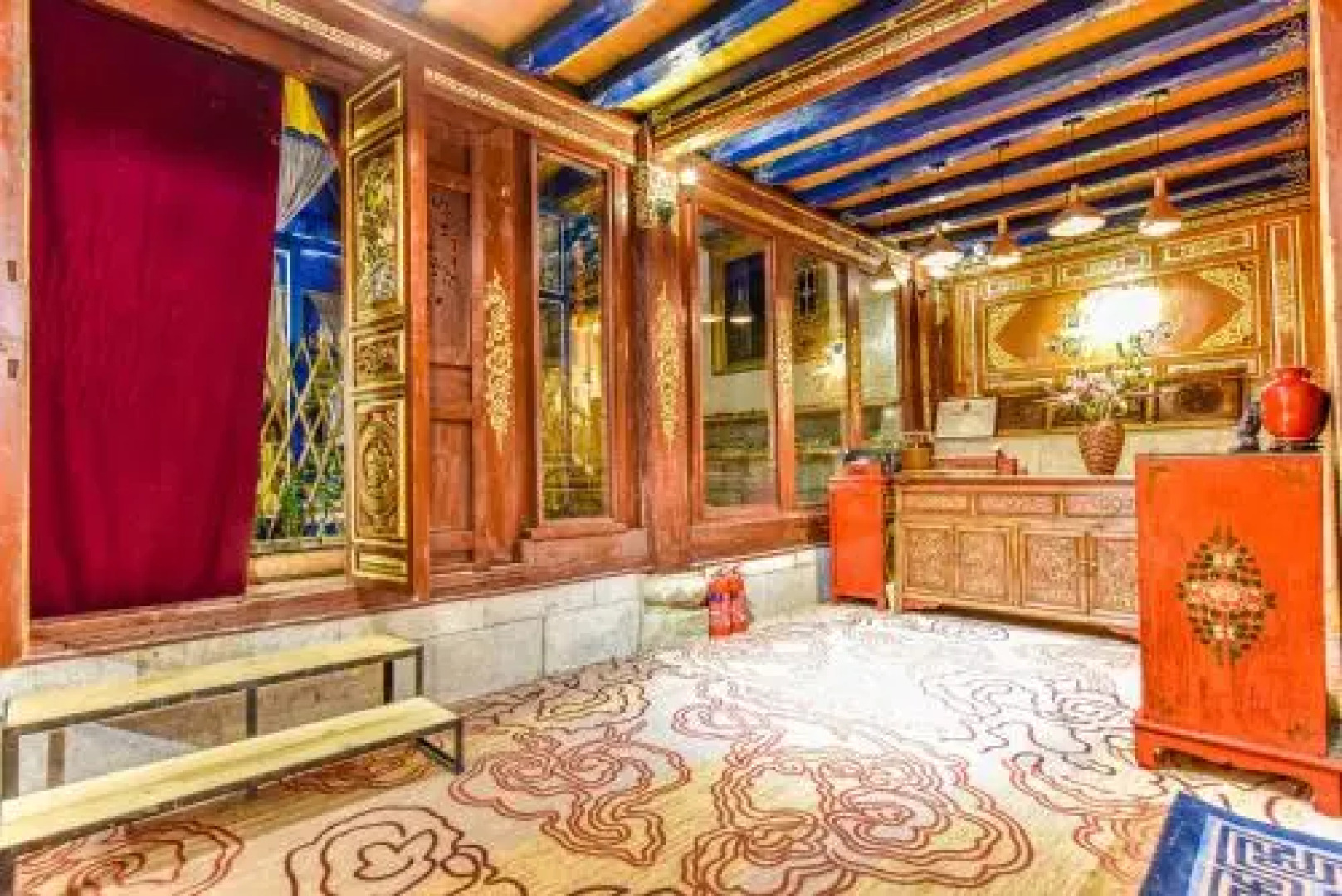 The blue mountains on the moon