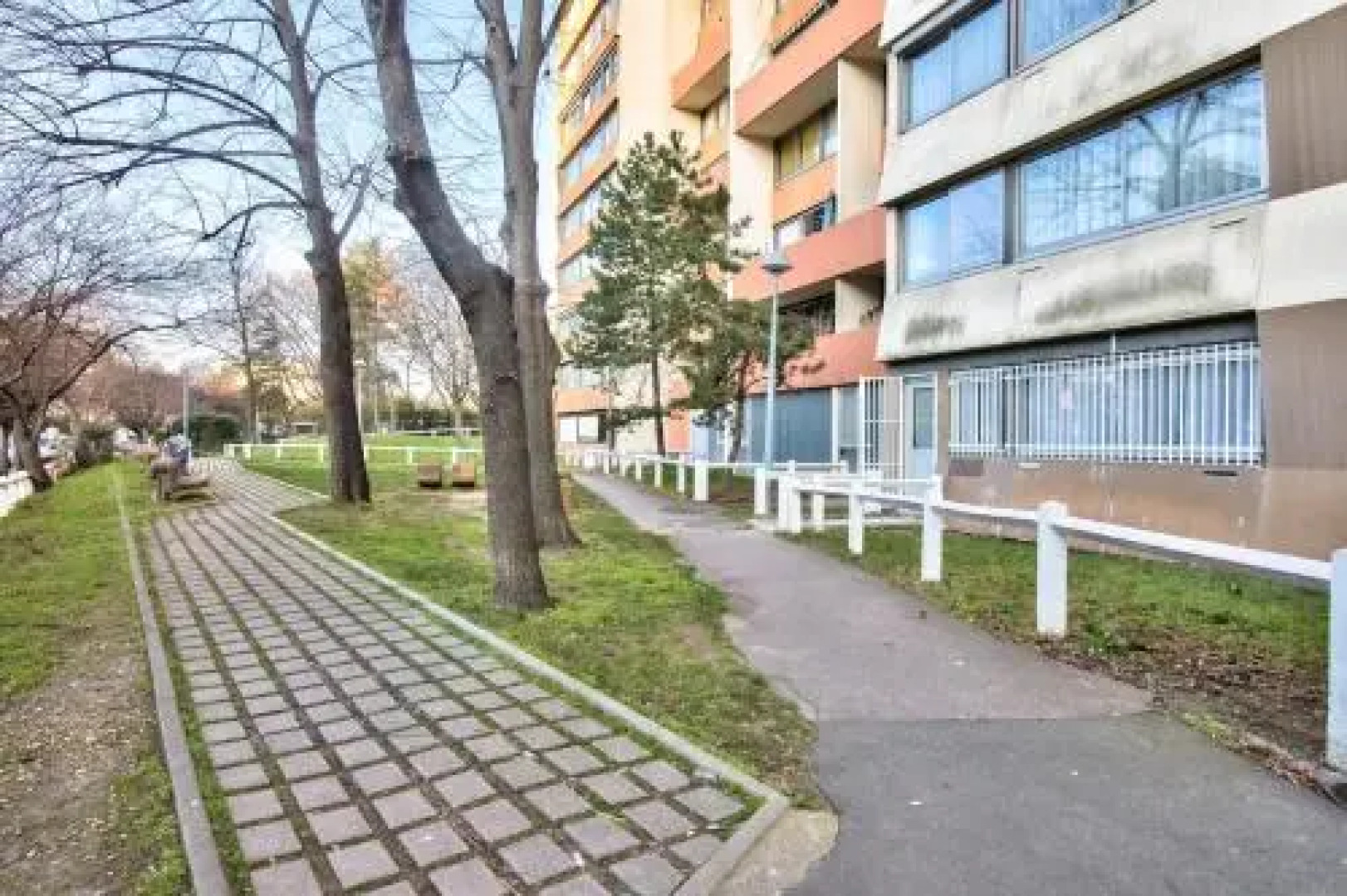 Chic And Spacious Apart With Parking