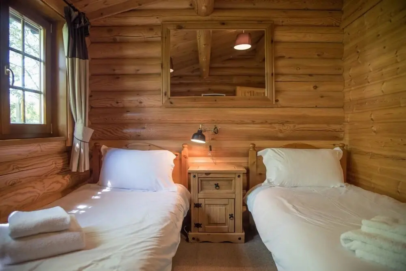 Oak Lodge With Hot Tub, Kingfishers