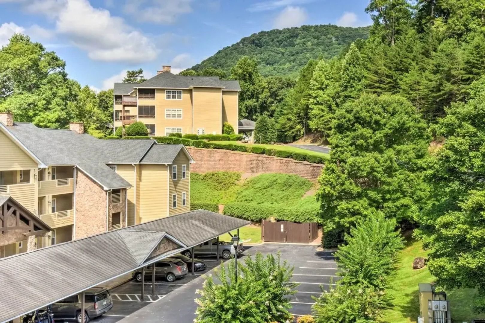 Sunny Clayton Condo on Kingwood Golf Course!