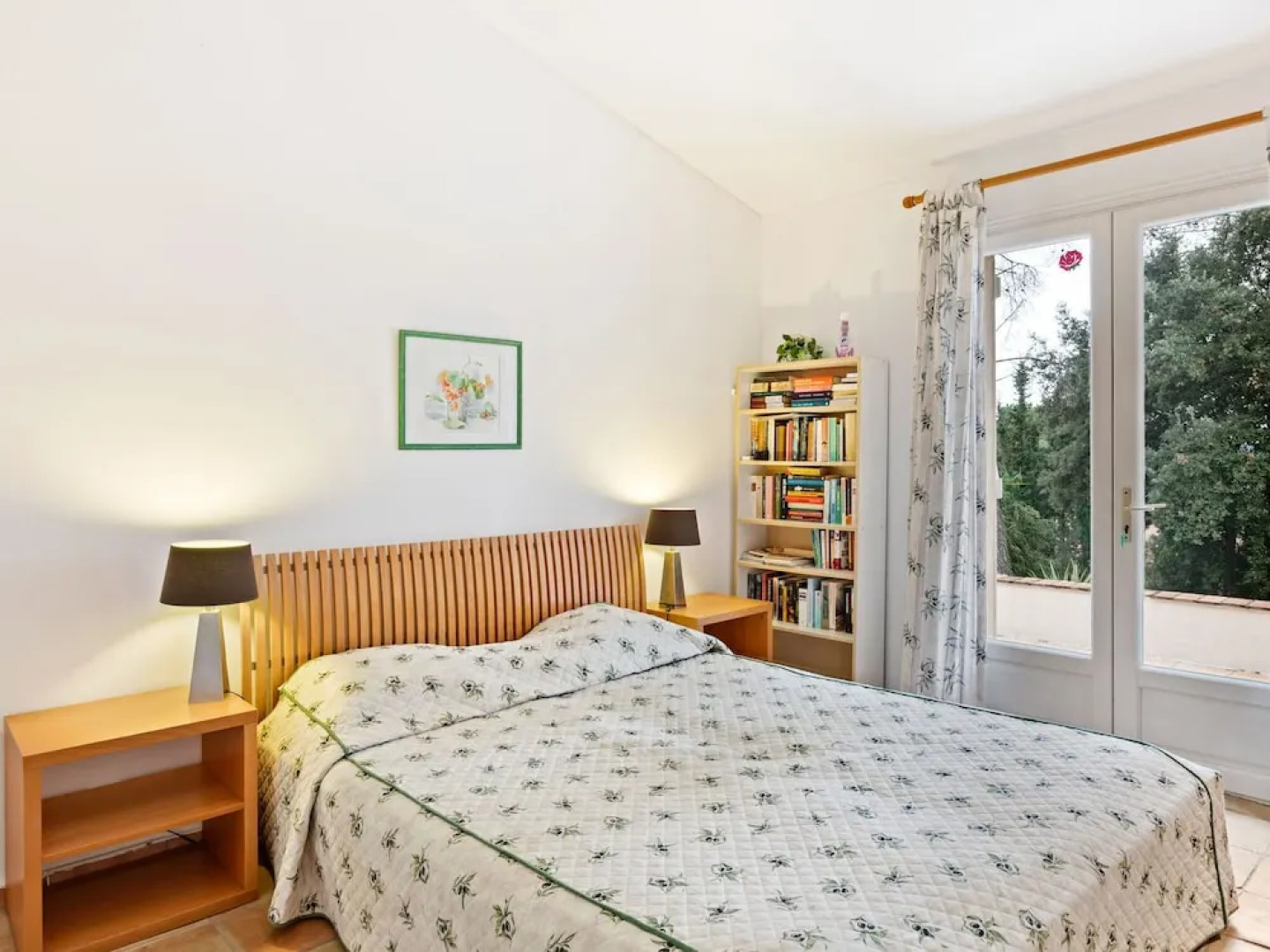 Lavish Villa in Bagnols-en-forêt With Swimming Pool