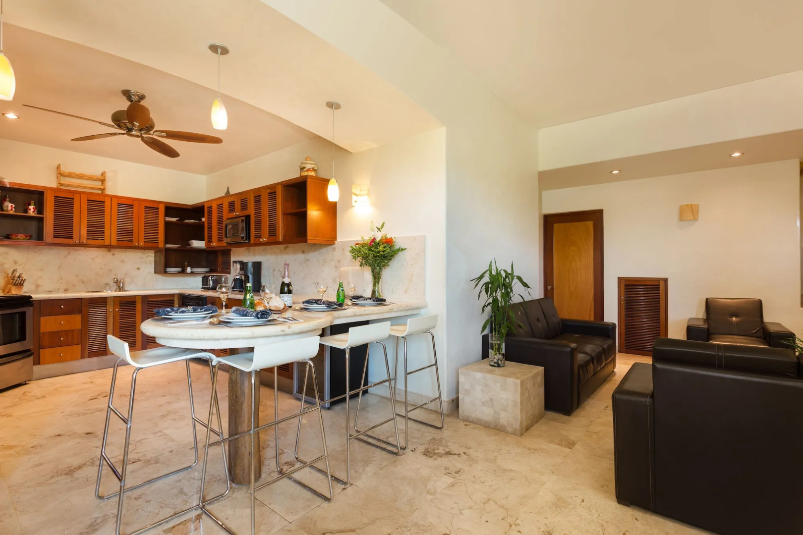 Porto Playa Condo Hotel & Beachclub