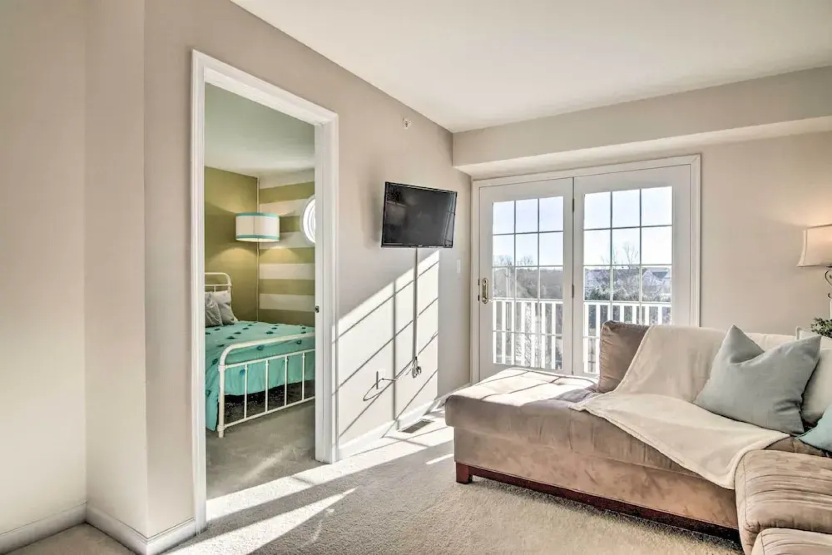 2 Mi to Bethany Beach: Condo w/ Deck & Pool Access