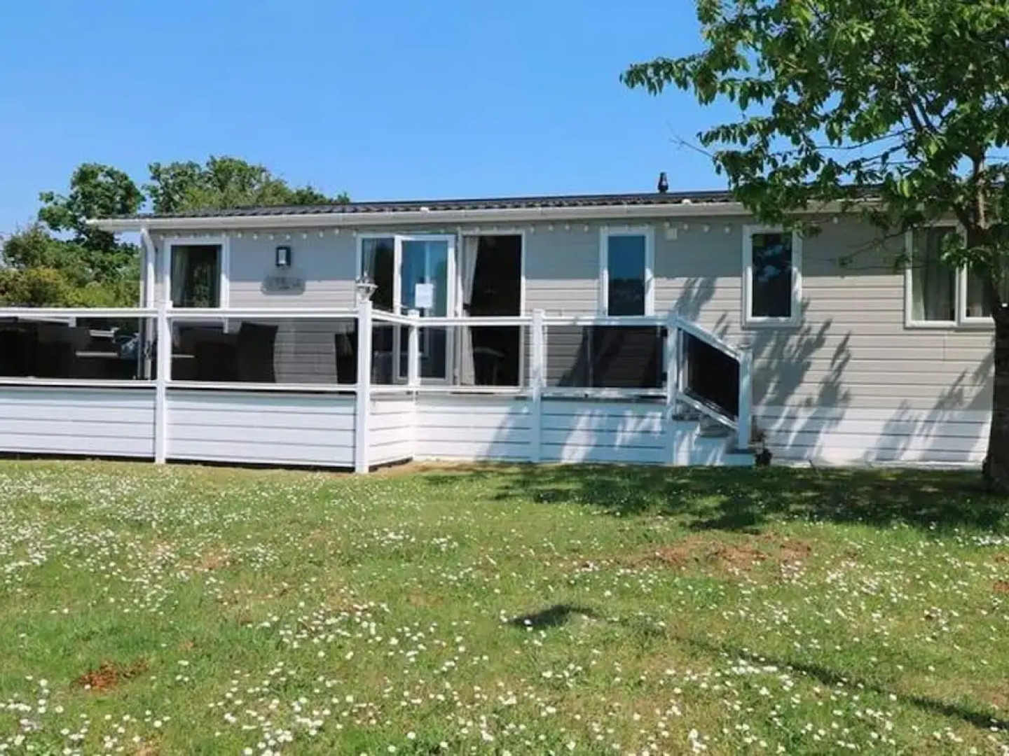 Lavish Holiday Home in Saint Leonards With Swimming Pool