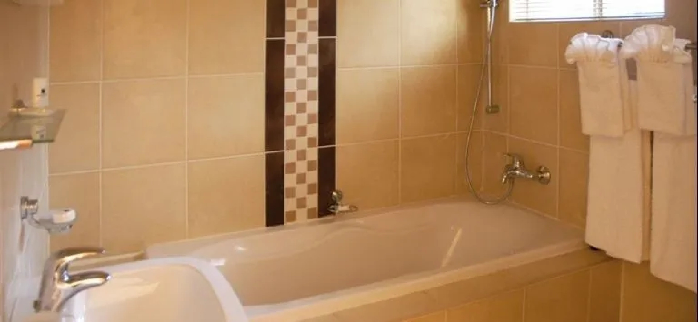 Guest Paradise Lodge