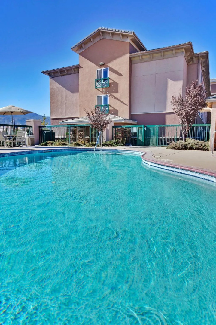 Holiday Inn Express Hotel & Suites Tehachapi by IHG