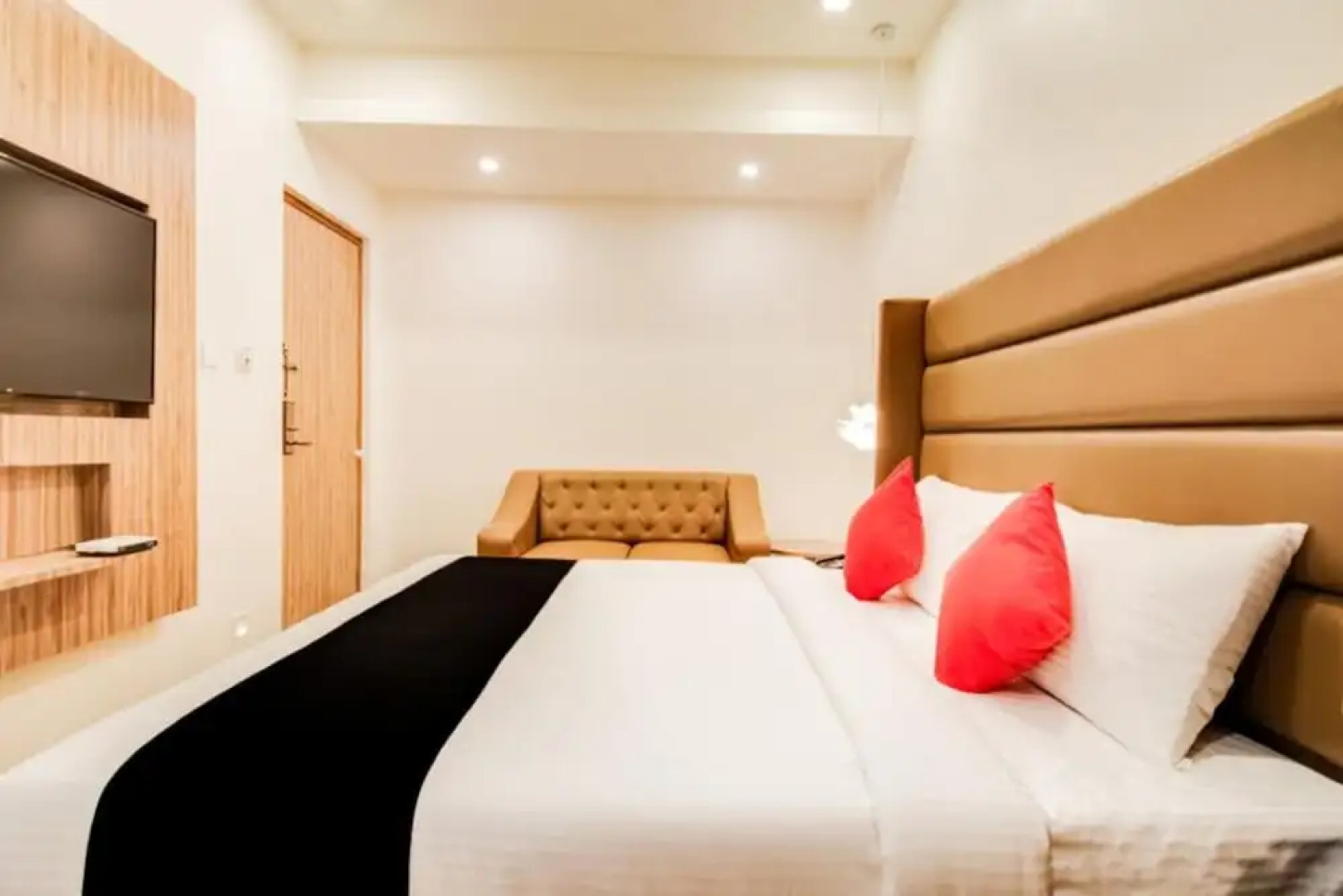 Capital O 62639 Inn The Centre