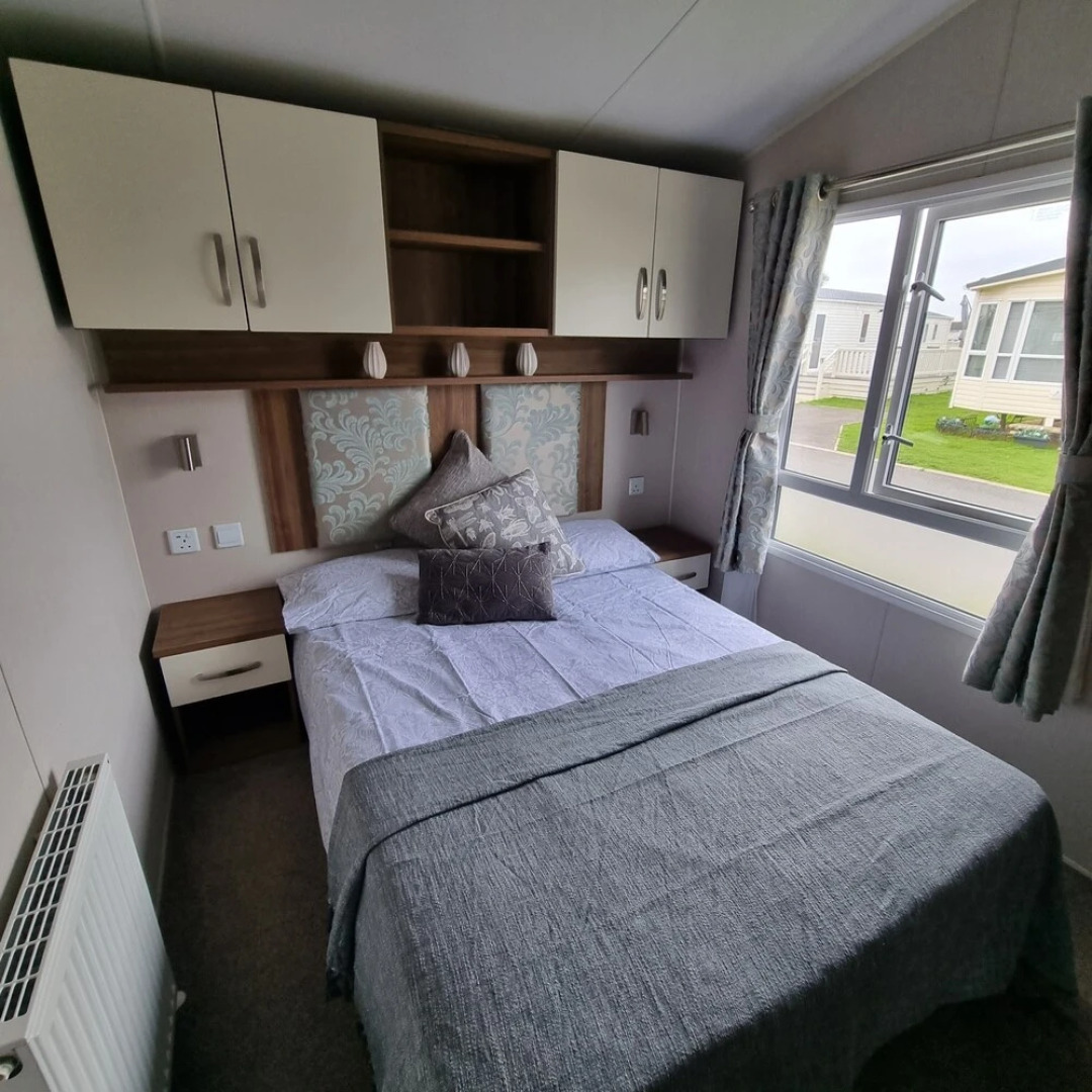 Immaculate 8-bed Cabin in Tattershall Lake