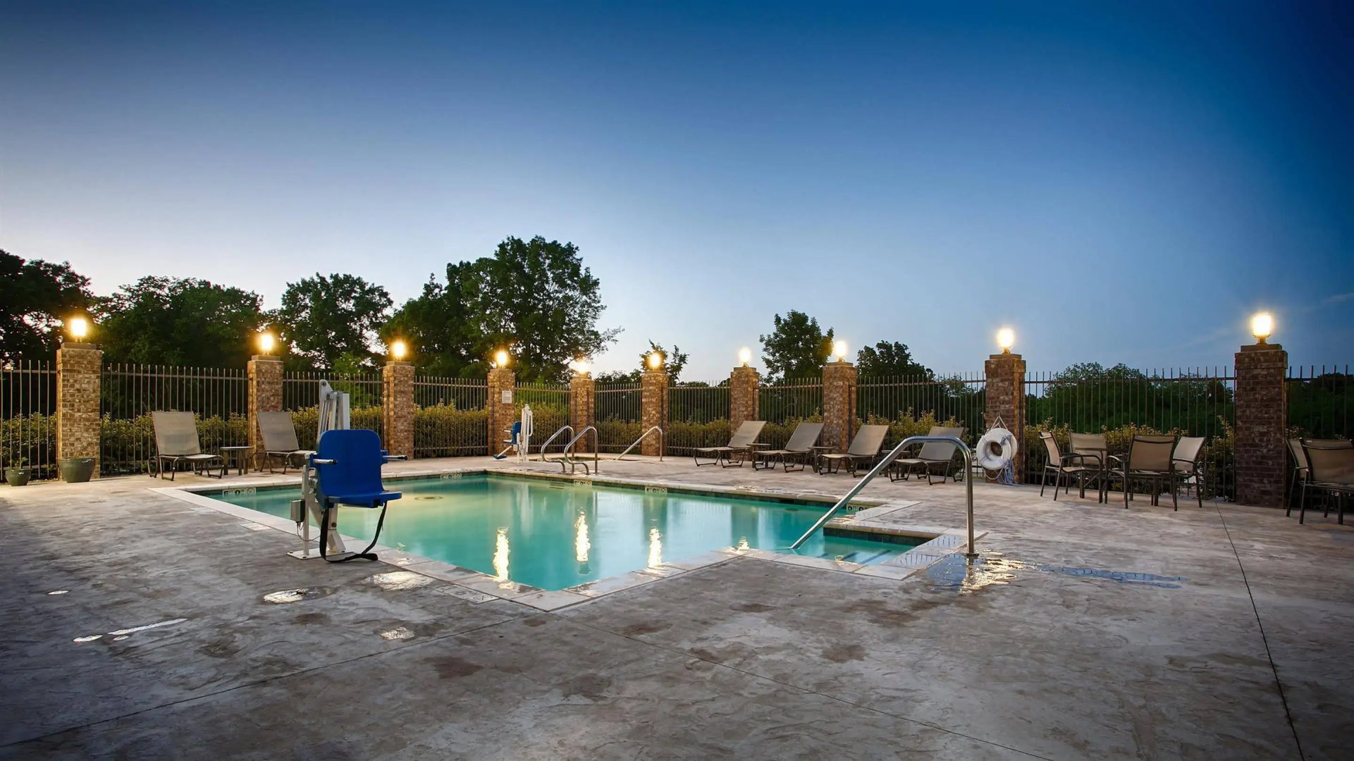Best Western Plus Sand Bass Inn & Suites