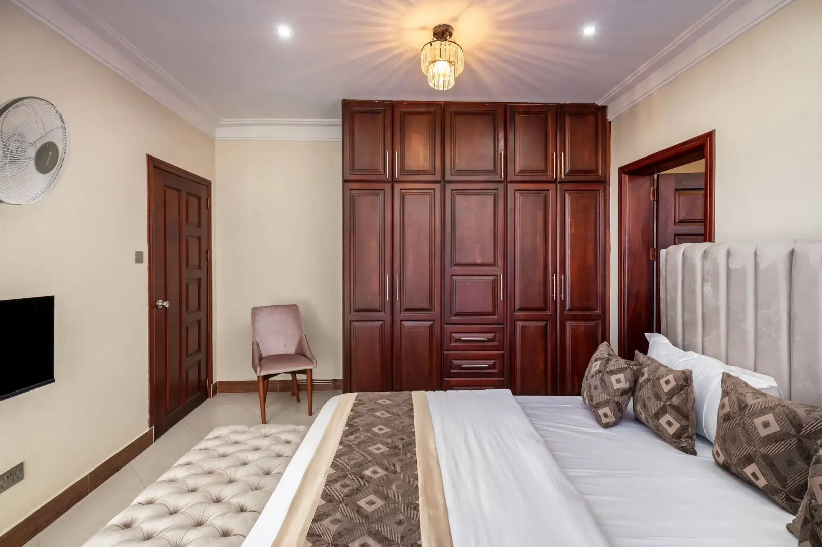 Saffron Beach Bistro & Cottages