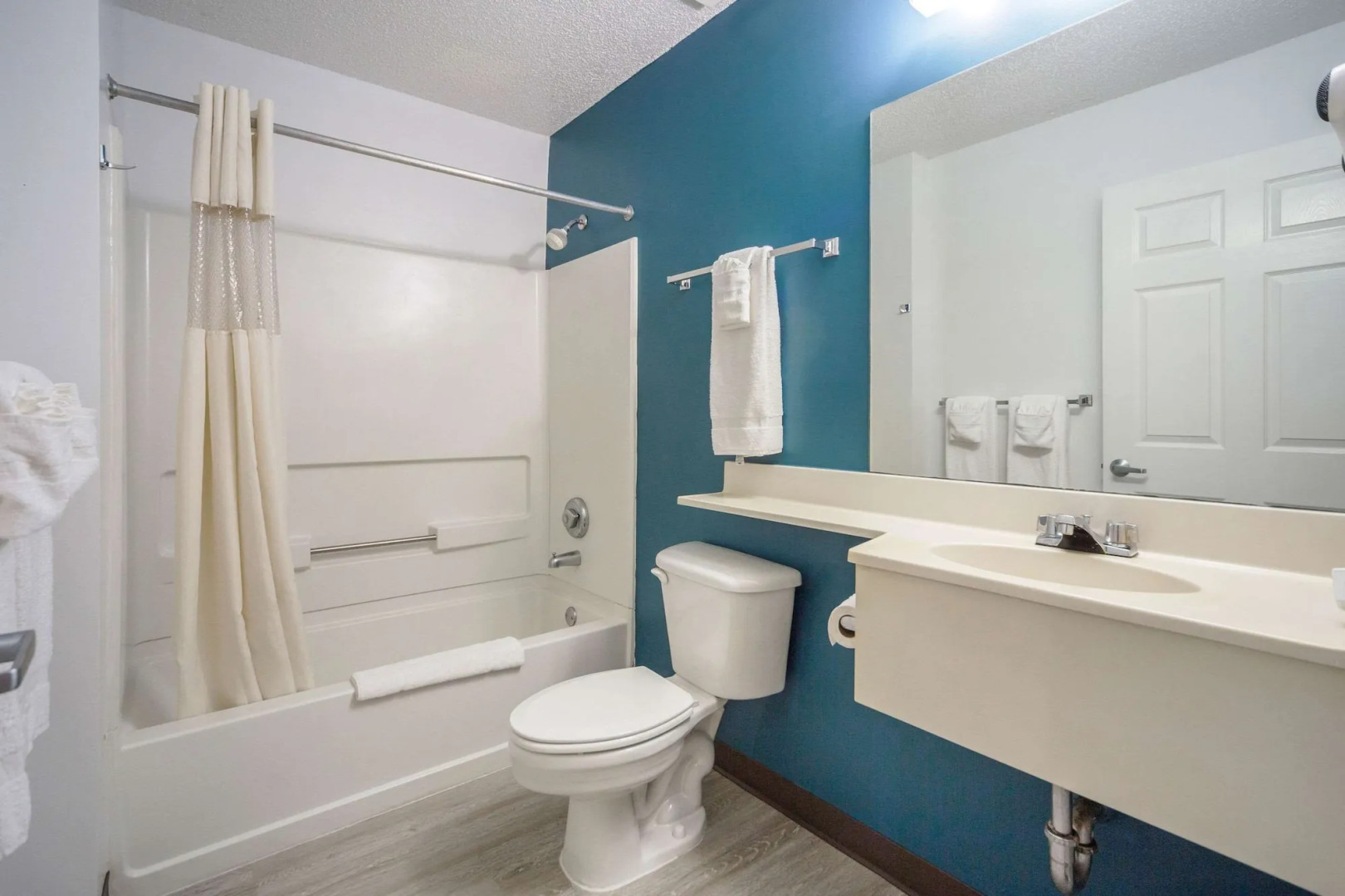 Suburban Studios Biloxi North Area