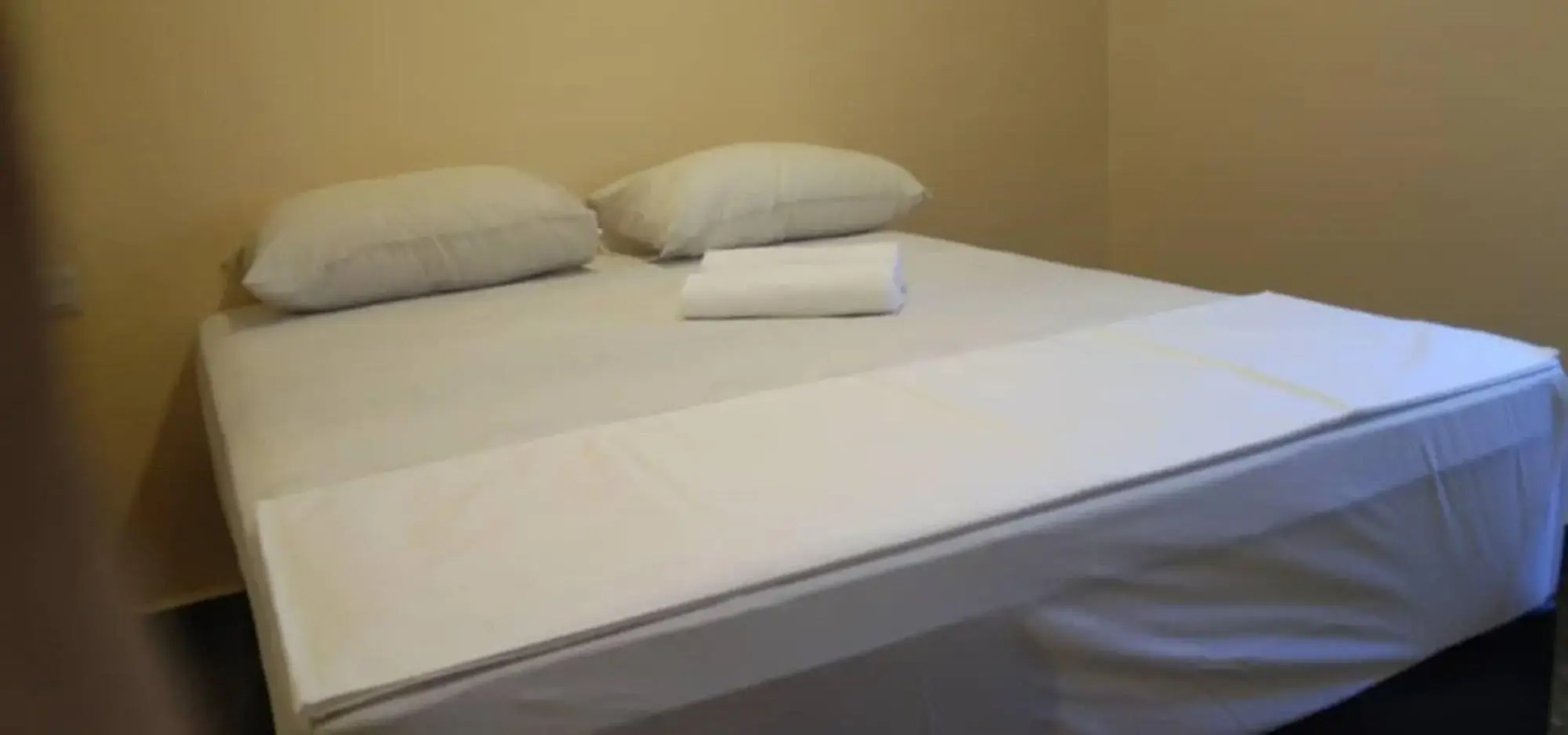 Th Hotel by OYO Rooms
