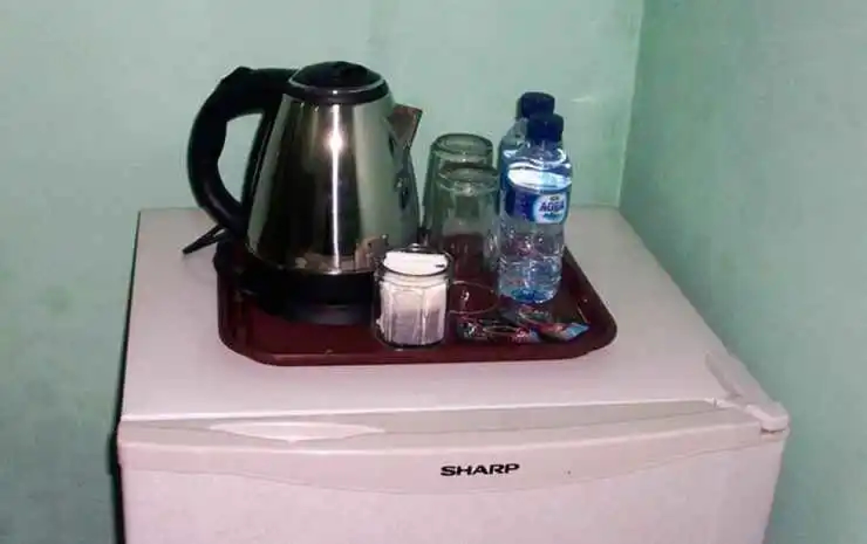 Azifa inn Solo