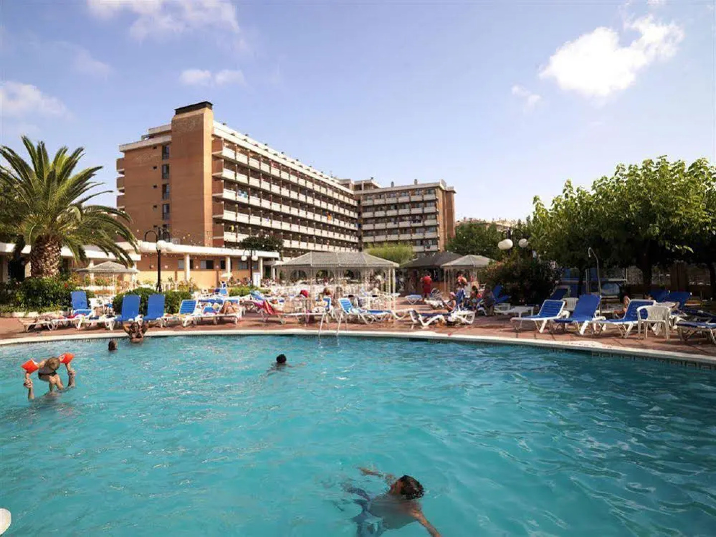 Apartamentos California