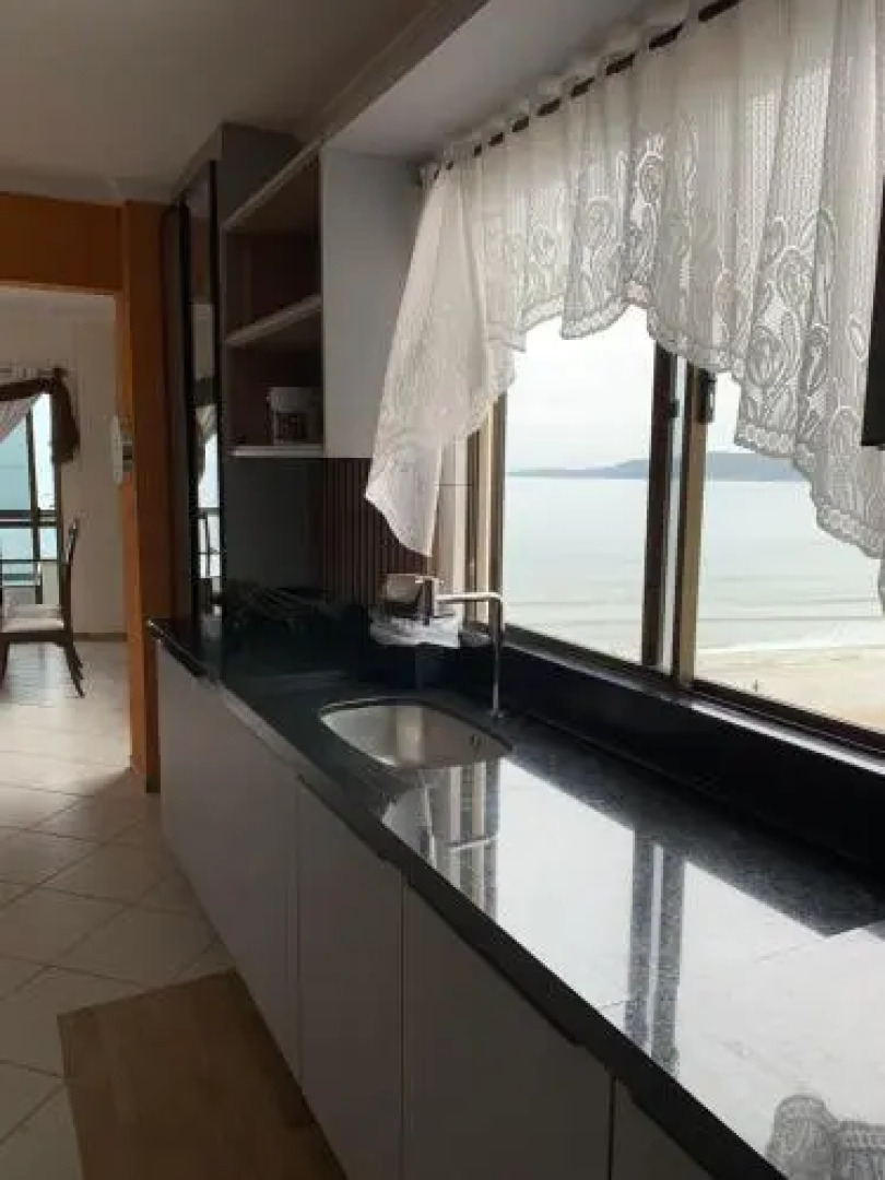 Cobertura frente ao mar Meia Praia -Itapema -SC