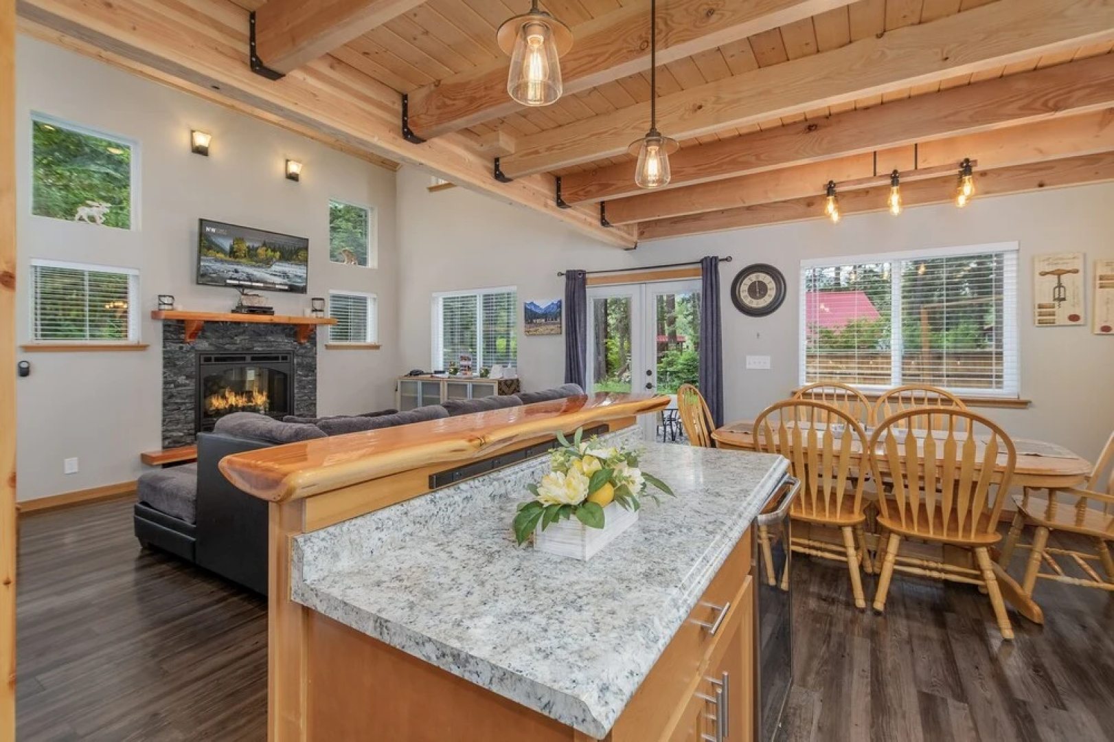 Compass Cabin 2 Bedroom Homeby NW Comfy Cabins by RedAwning