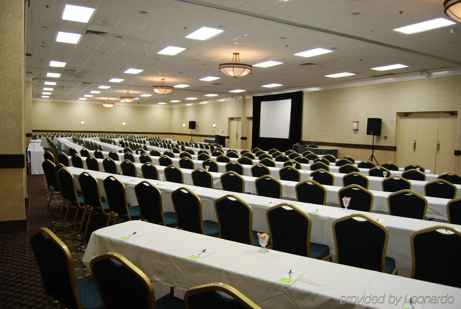 Love Field Hotel and Suites