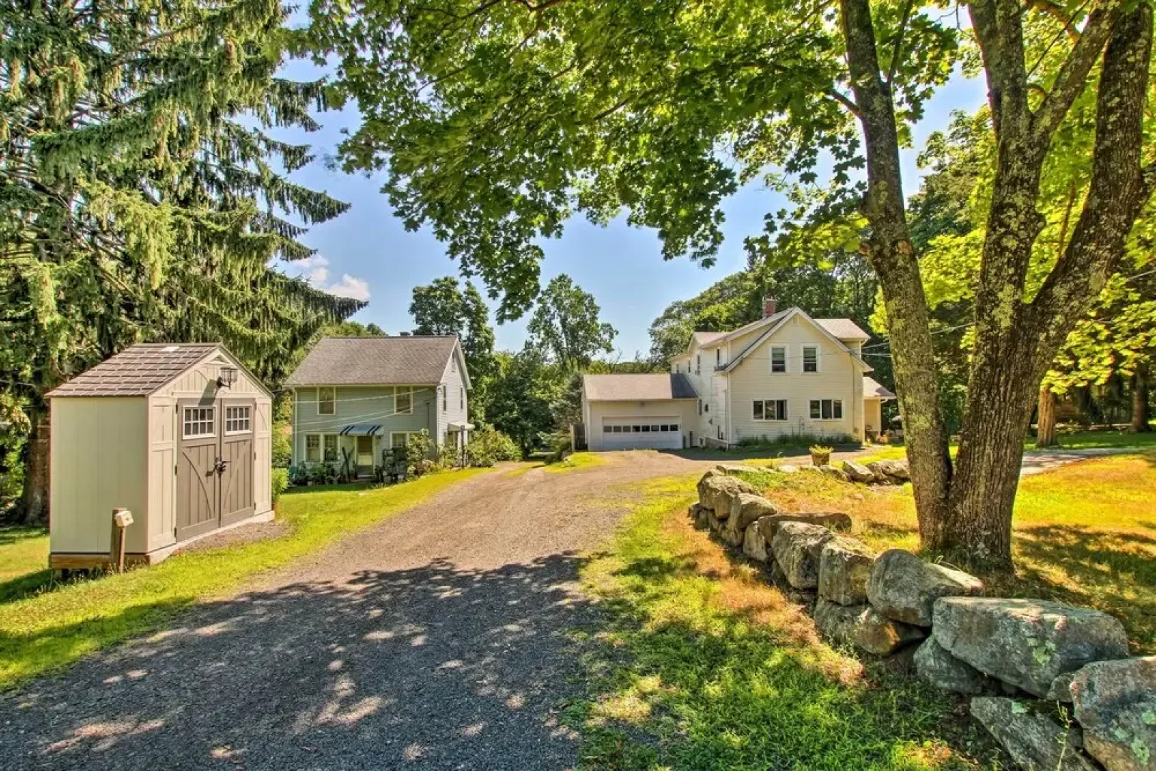 Pet-friendly Branford Apt - 10 Min Walk to Beach!