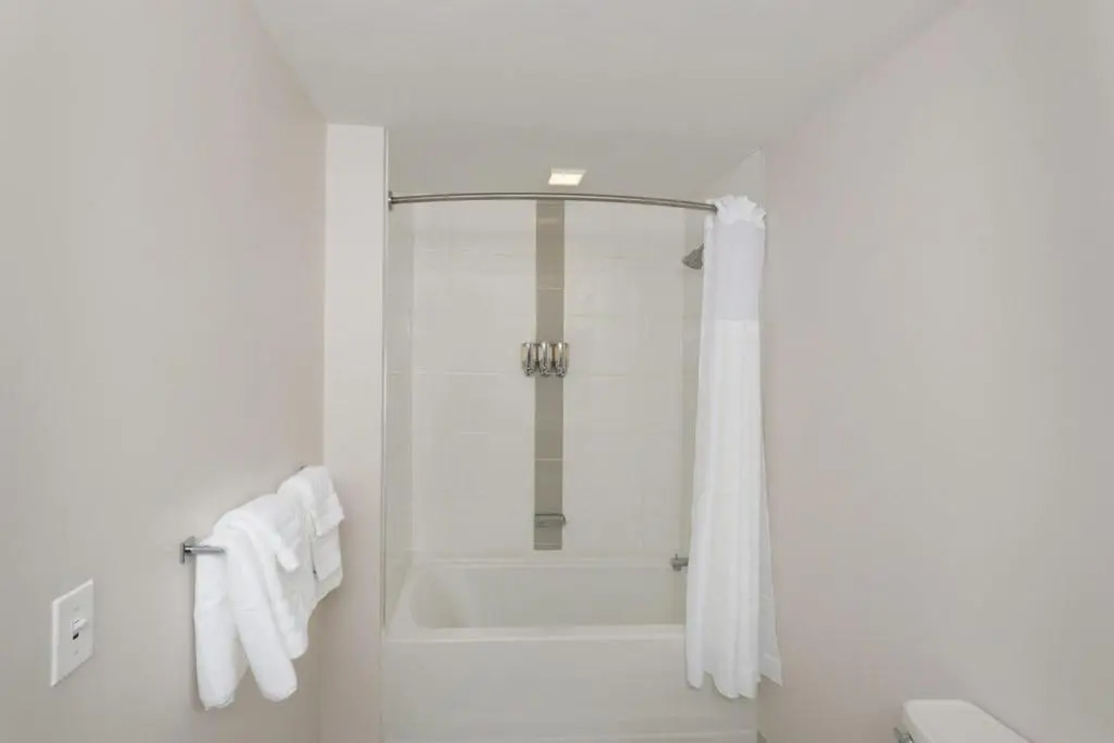 3BR Glass Suite With Gym & Pool By ENVITAE