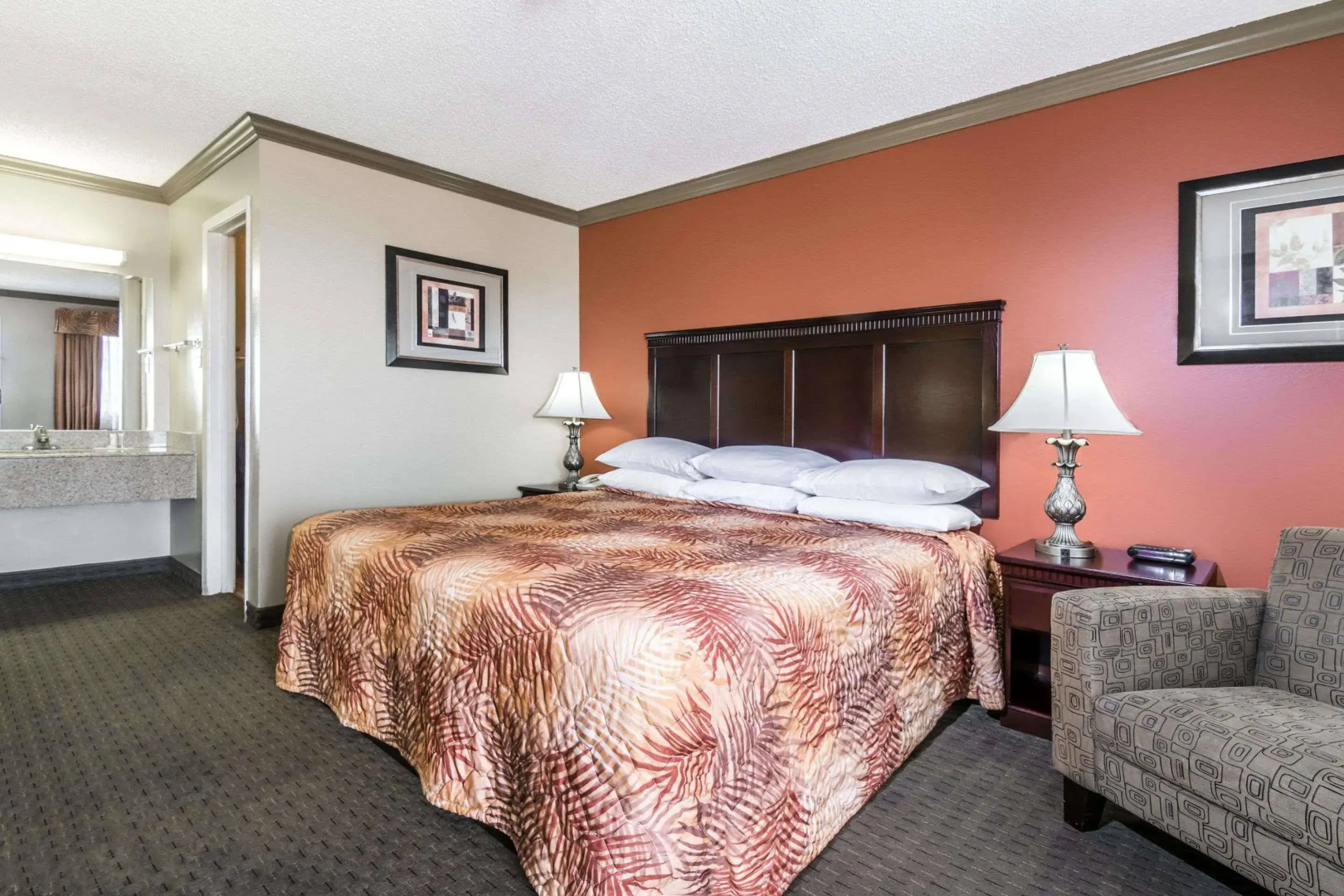 Hill Country Inn & Suites