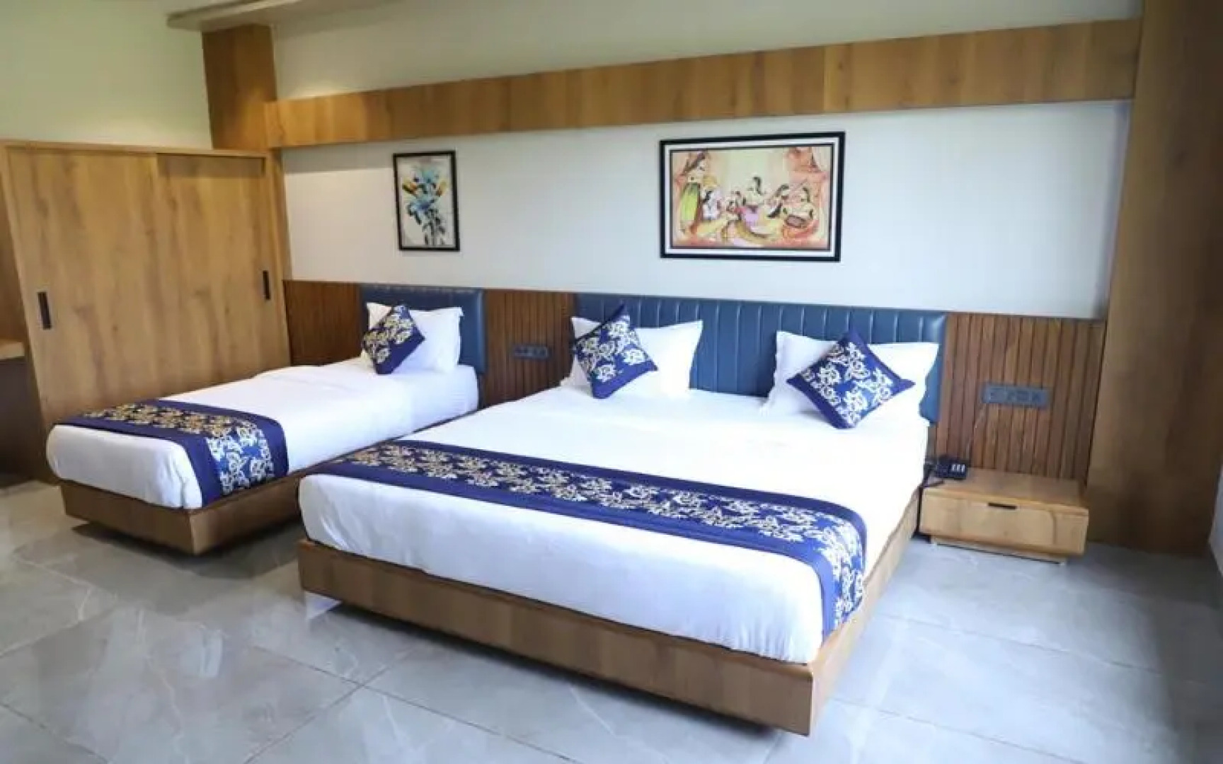 Hotel Maple Tree Inn