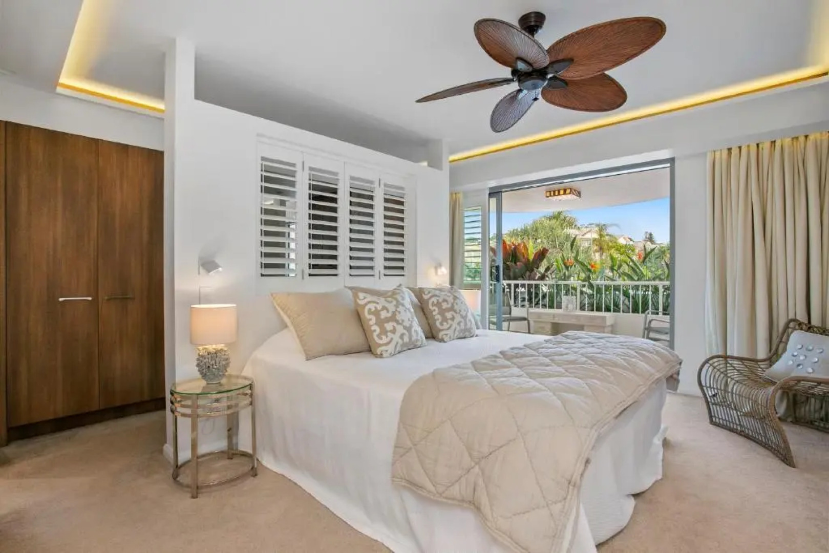 Beachfront Luxury, Hastings Street