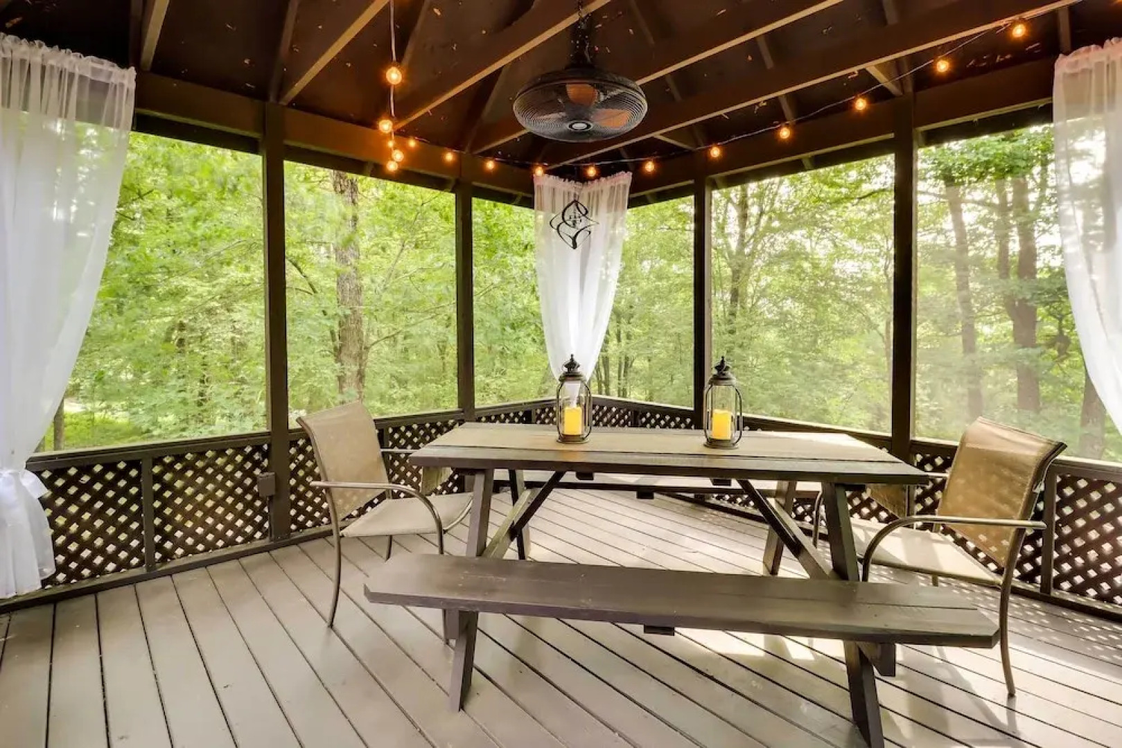 Outdoor Theater, Deck & Fire Pit: Poconos Retreat