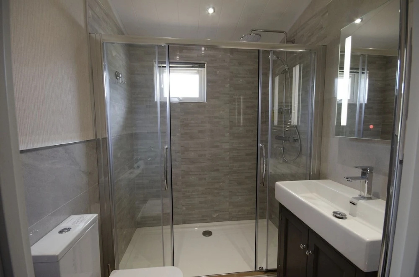 Hollicarrs - Lilypad Lodge