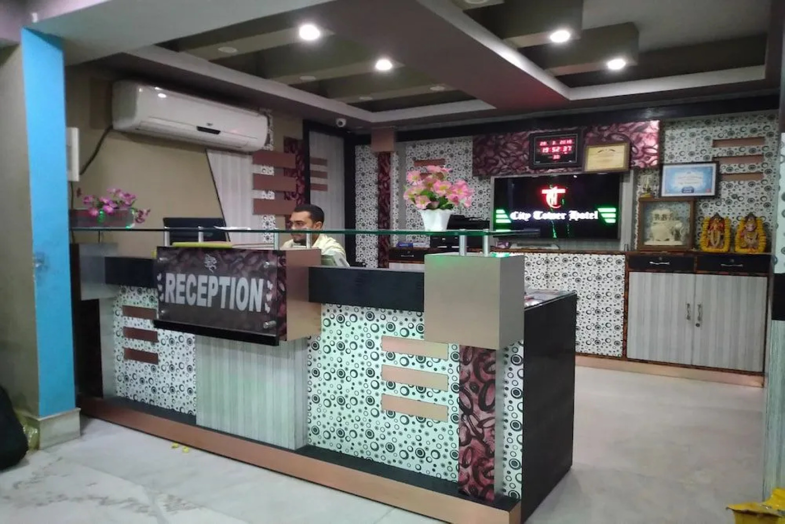 OYO 36065 City Tower Hotel