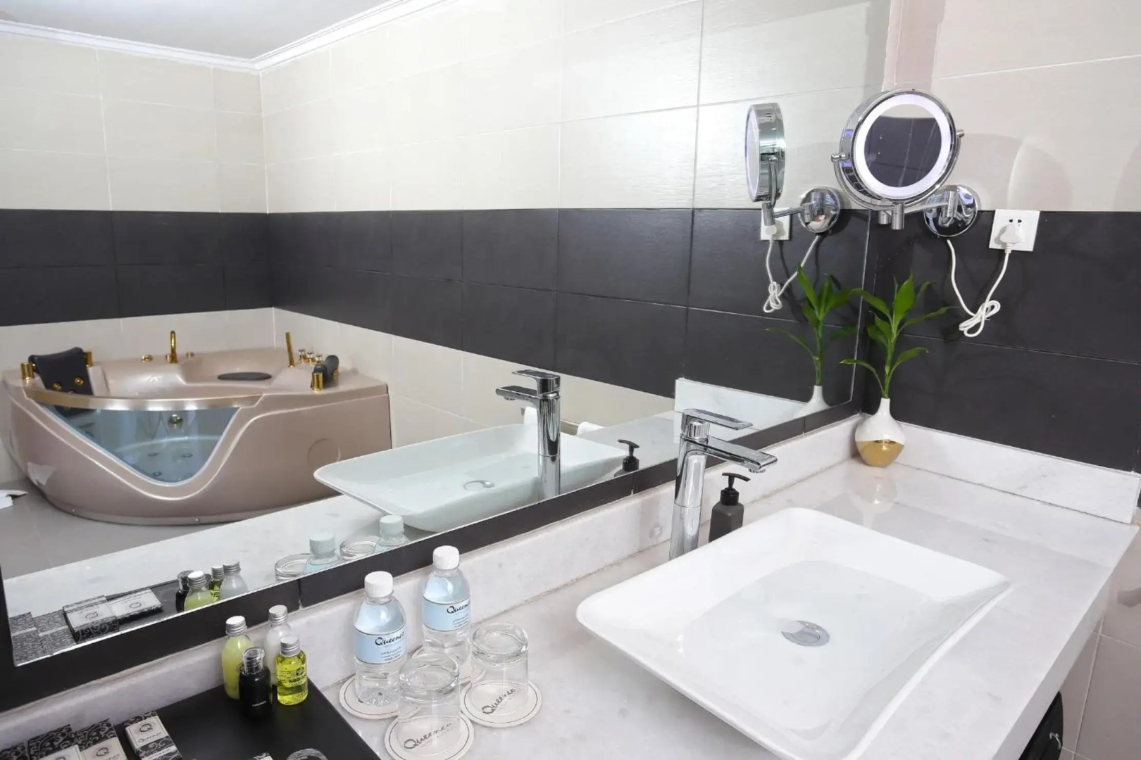 Queenco Hotel & Casino