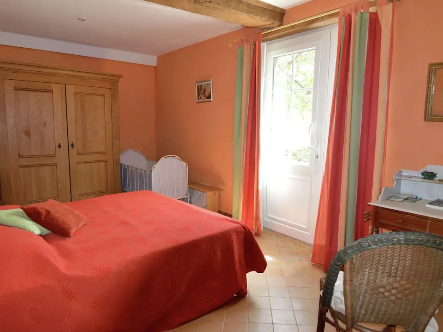 Pleasant Holiday Home in Isigny-le-buat With Garden