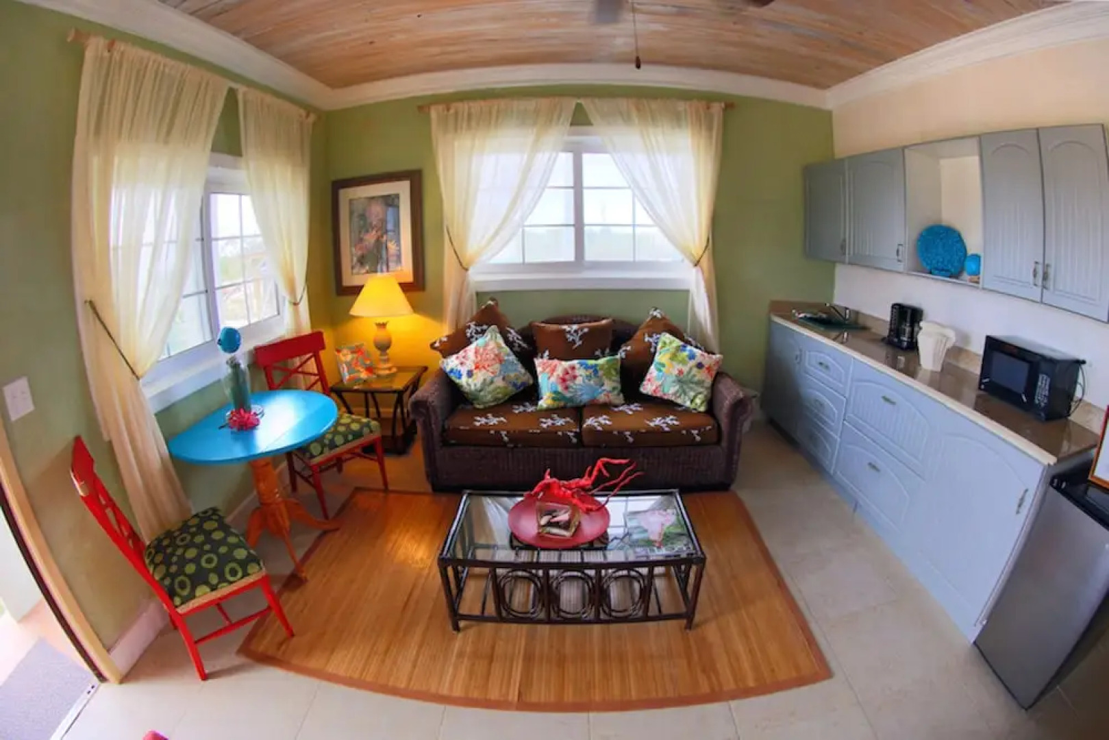 Rollezz Villas Beach Resort