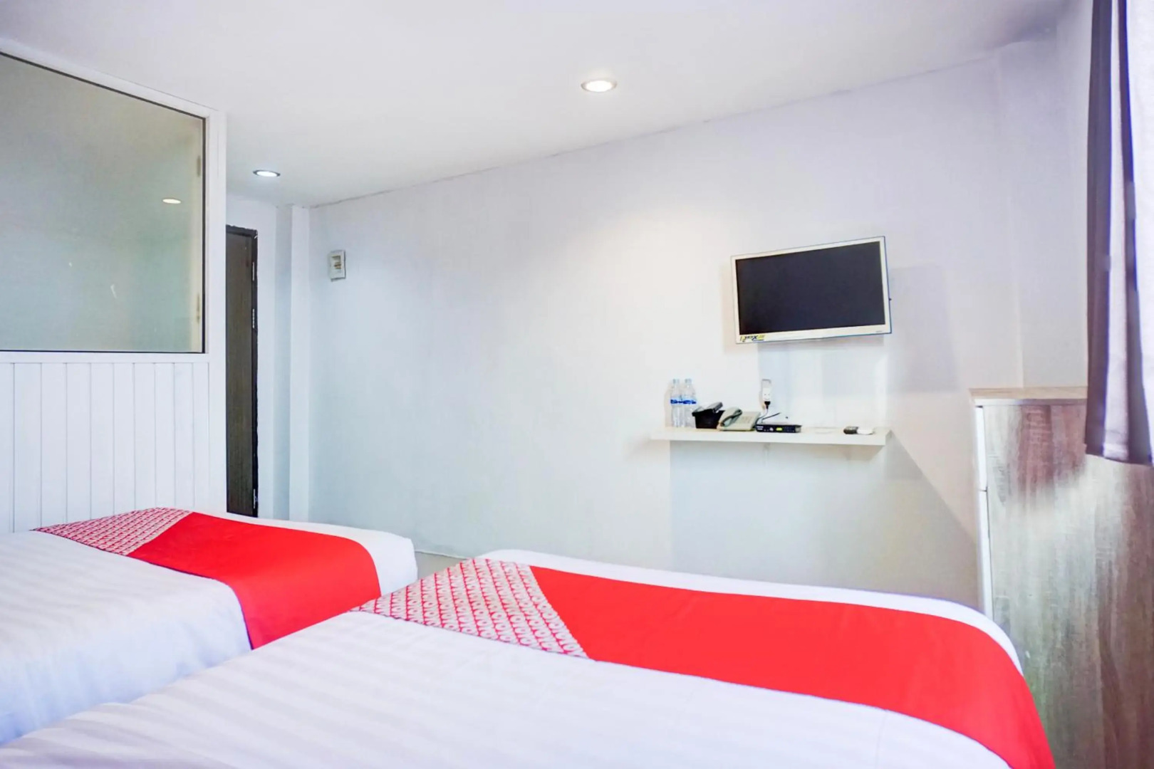 OYO 2574 Z Suites Hotel