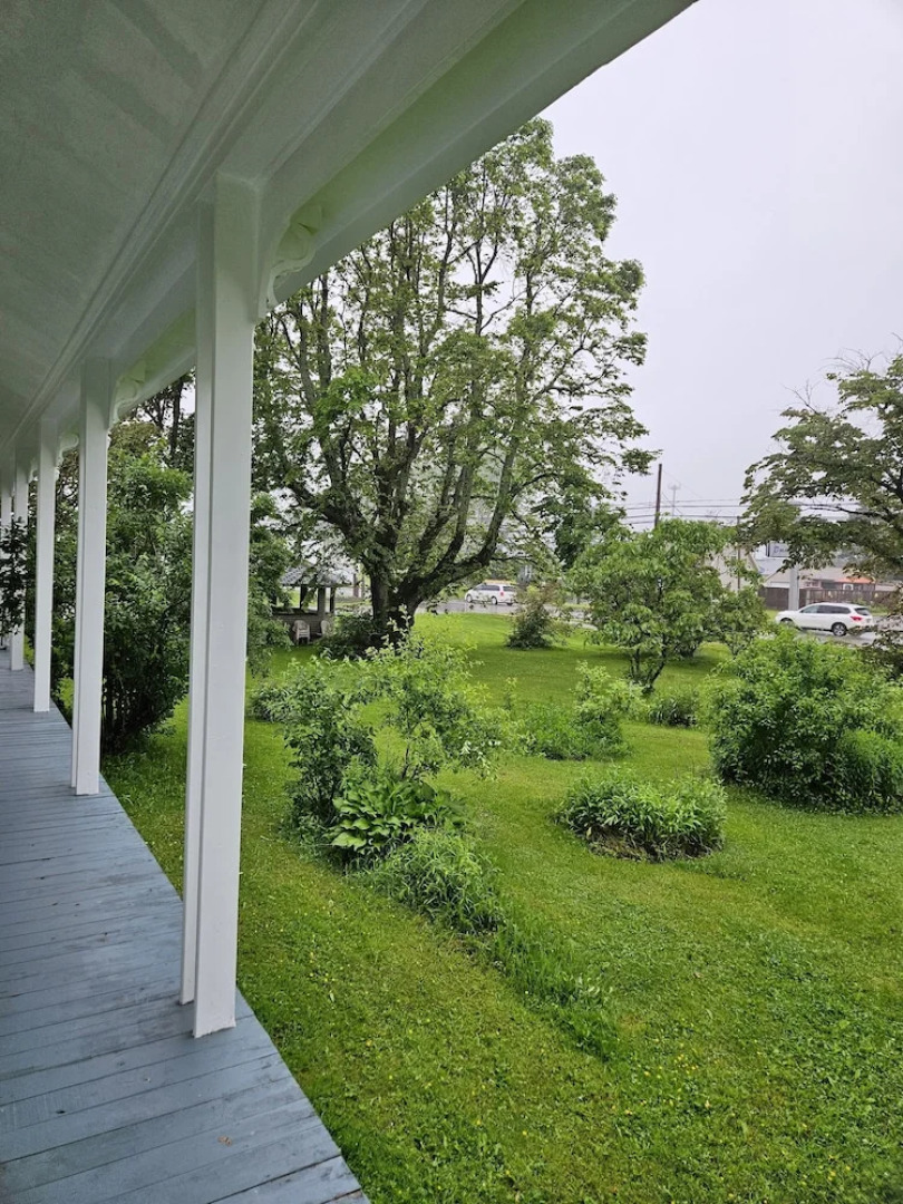 Sunflower Guest Suites