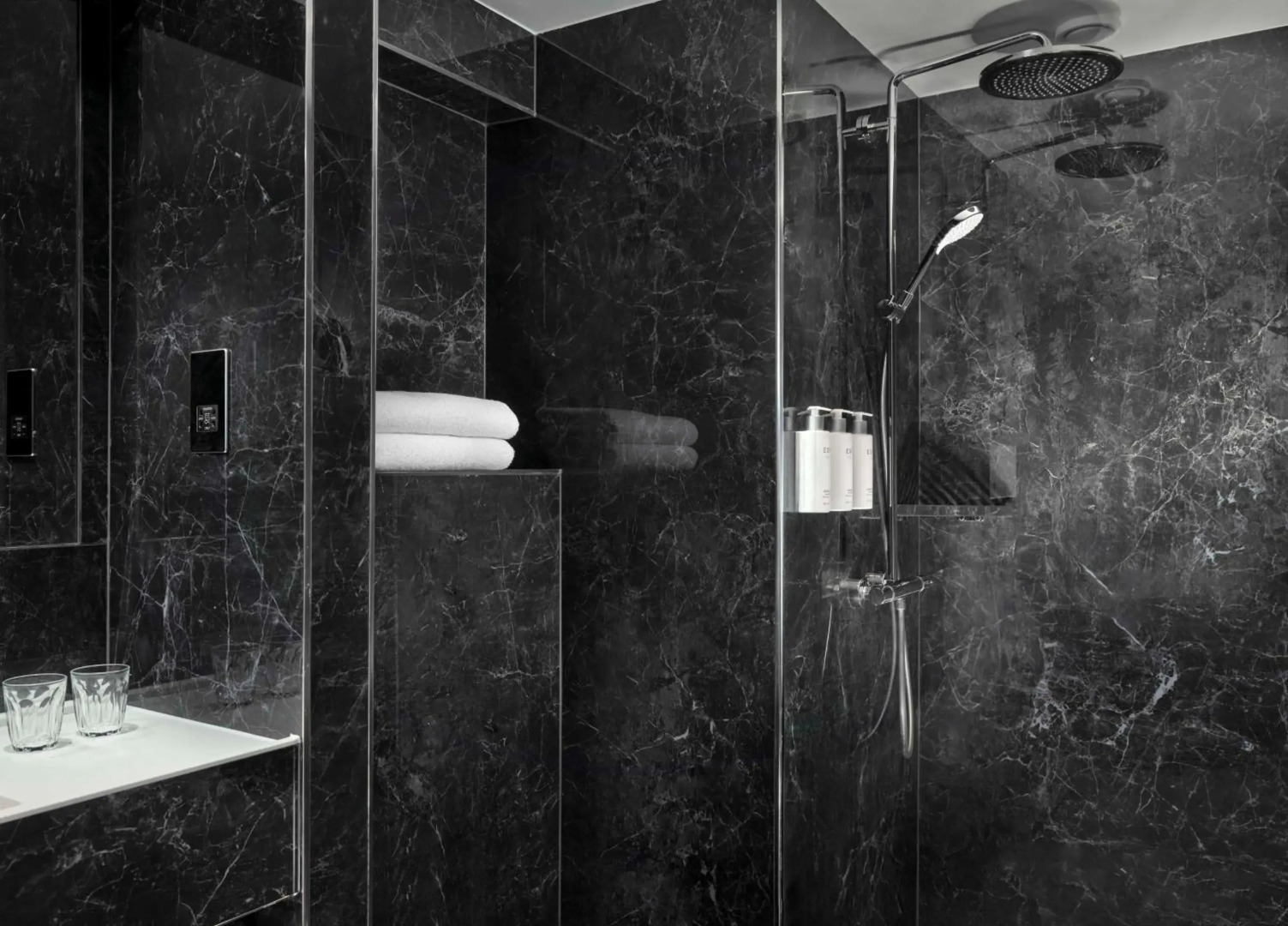 Отель The Cura Kensington