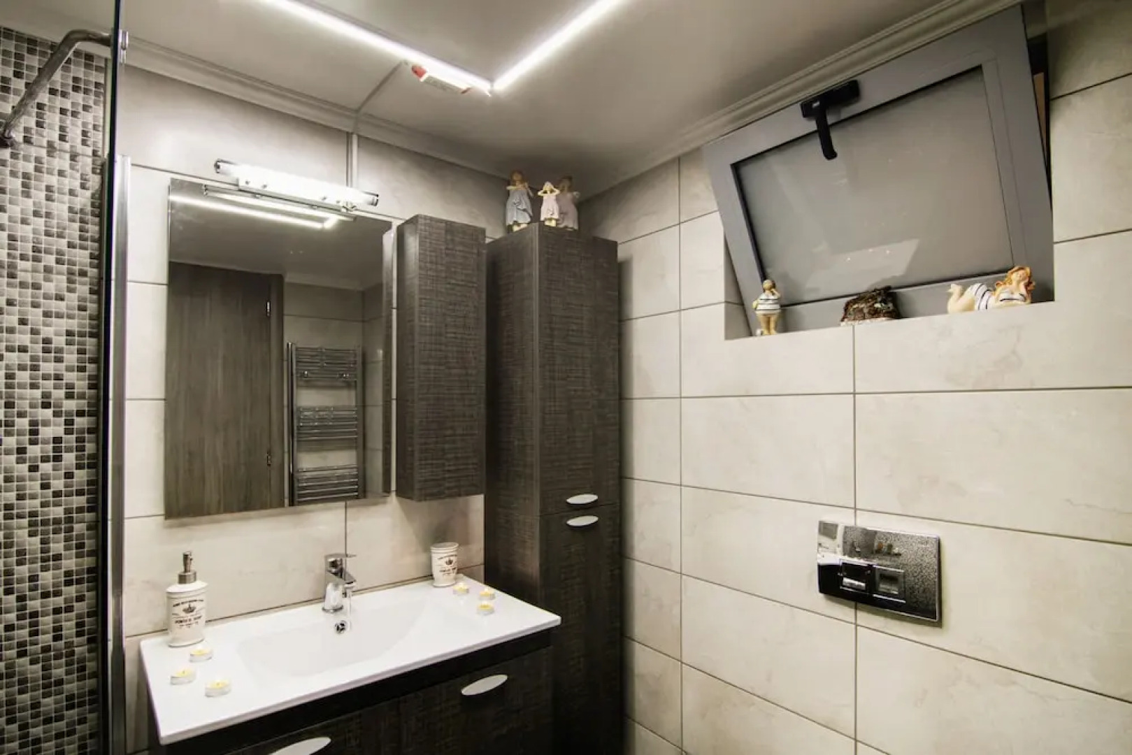 Athens Classic Retro Home