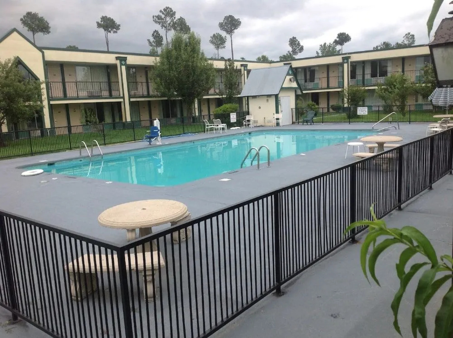 Super Inn & Suites by OYO Milledgeville