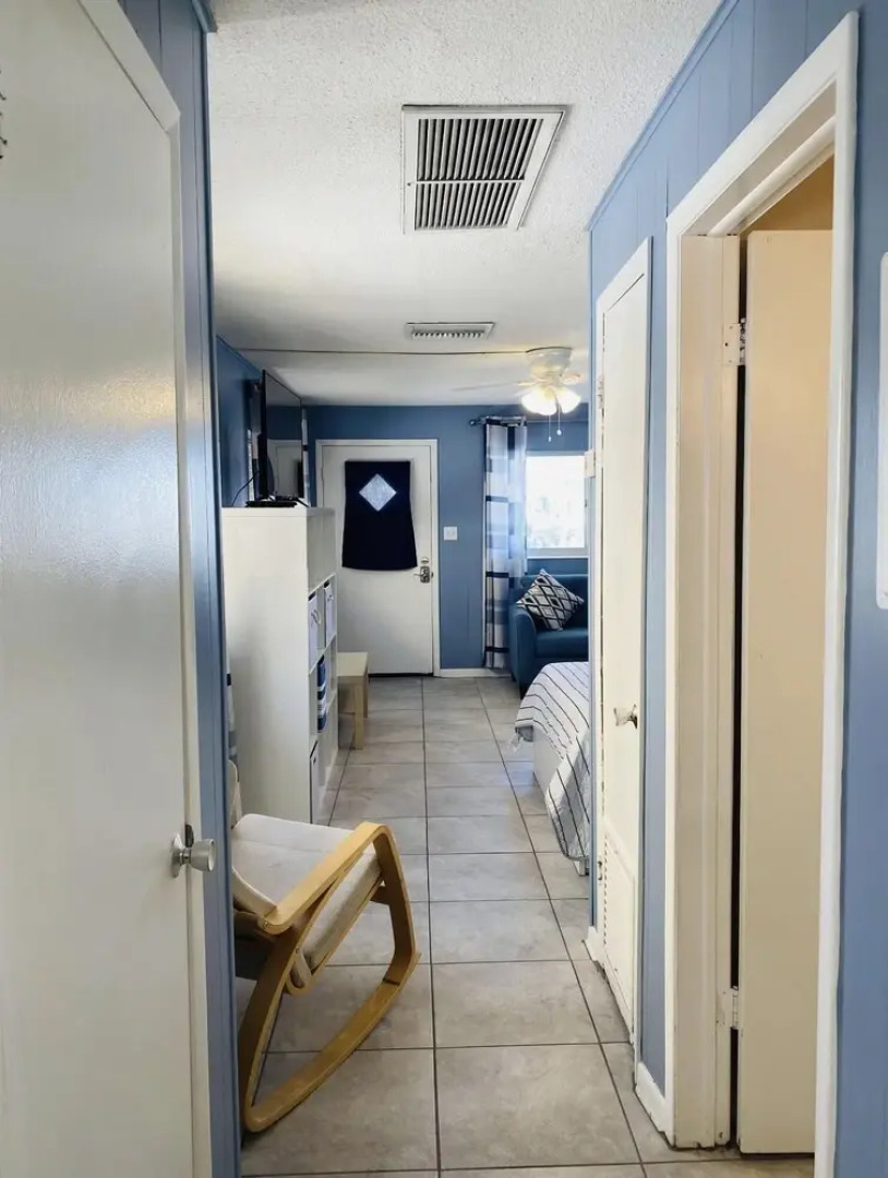 Studio With Full bed Near the Beach!!