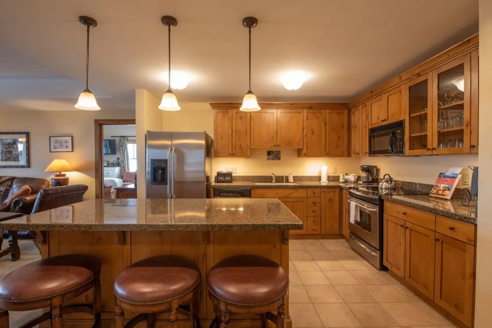 Large 3 Bedroom Bathroom In Mountaineer Square Condo - No Cleaning Fee! by RedAwning