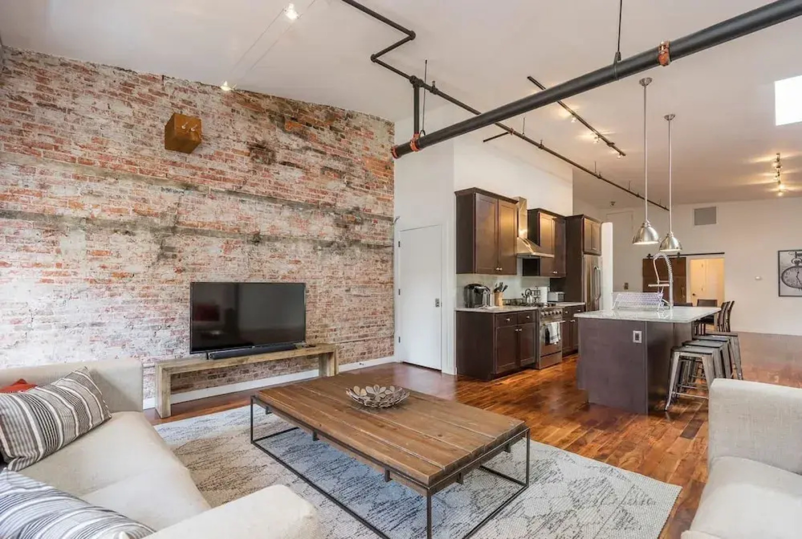 Luxurious Million-dollar Condo w/ Perfect Location