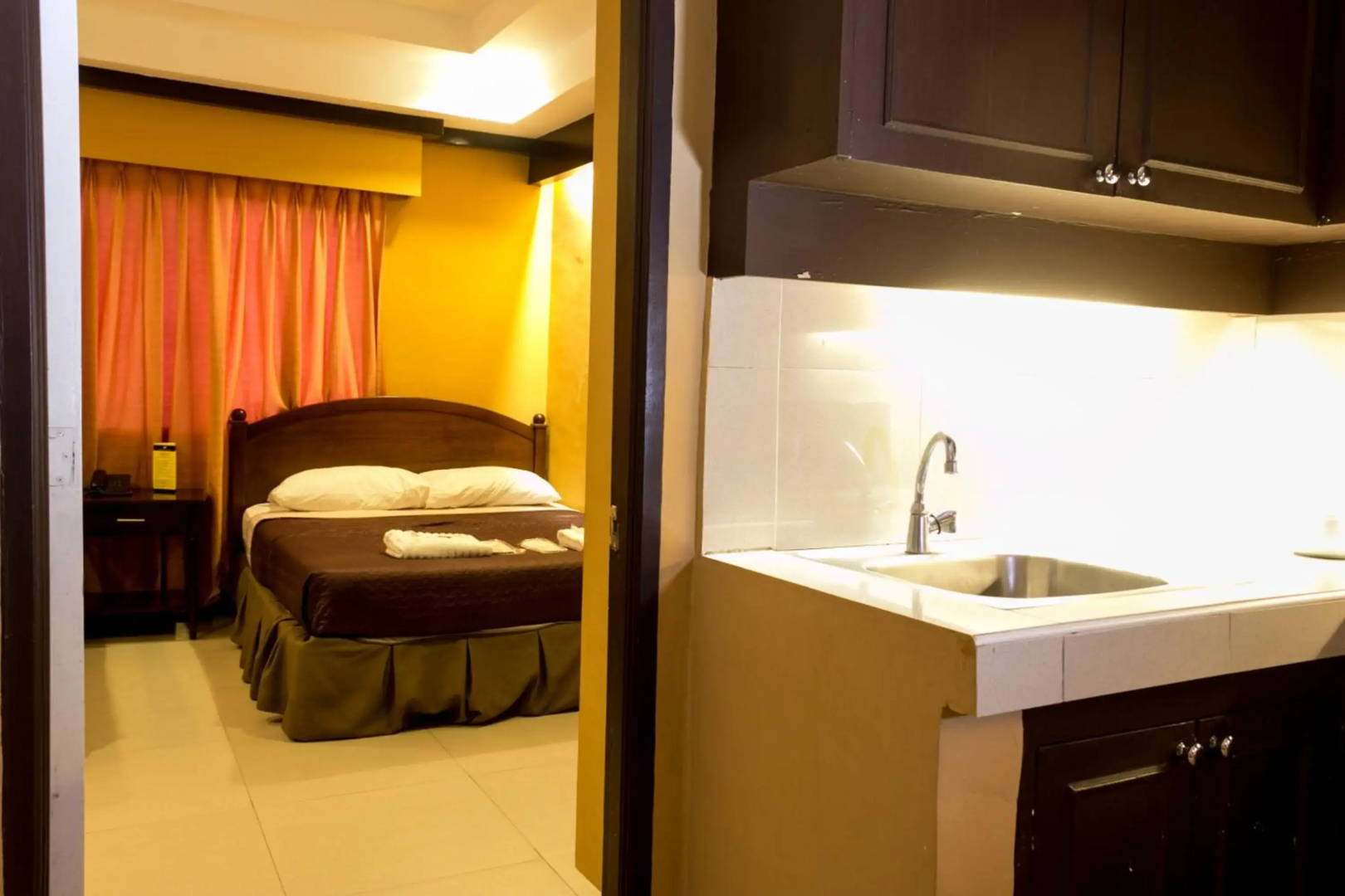 Tagaytay Country Hotel