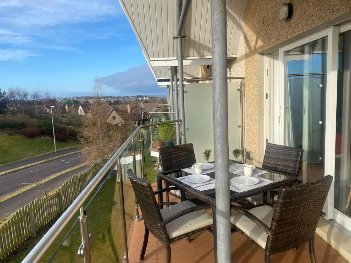 The Duplex Nairn- Spacious 3 Bedroom with sunny balcony