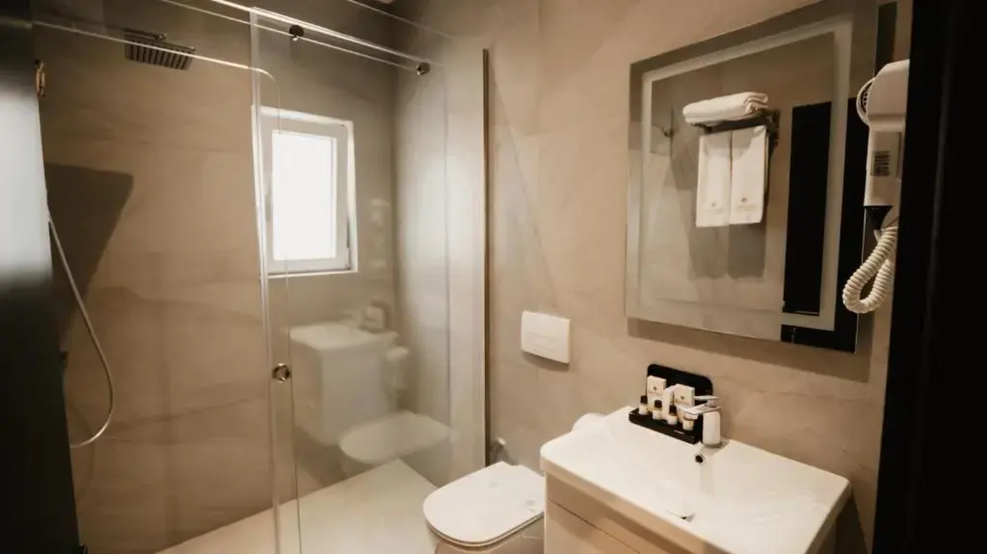 BAZ'HUR Boutique Hotel
