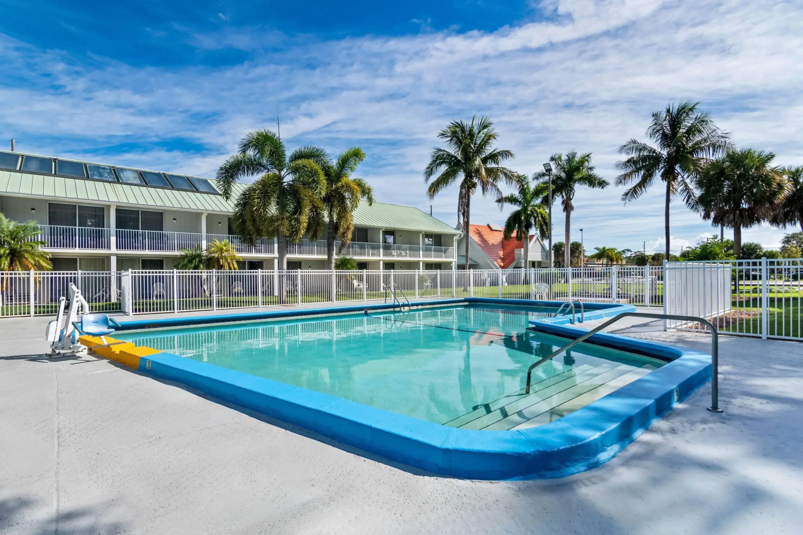 Howard Johnson by Wyndham Vero Beach / Downtown